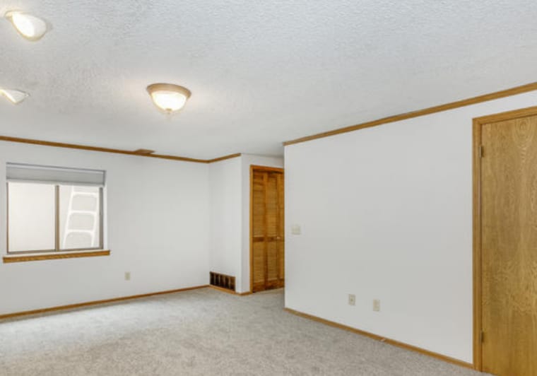 Building Photo - 142 E. Wood