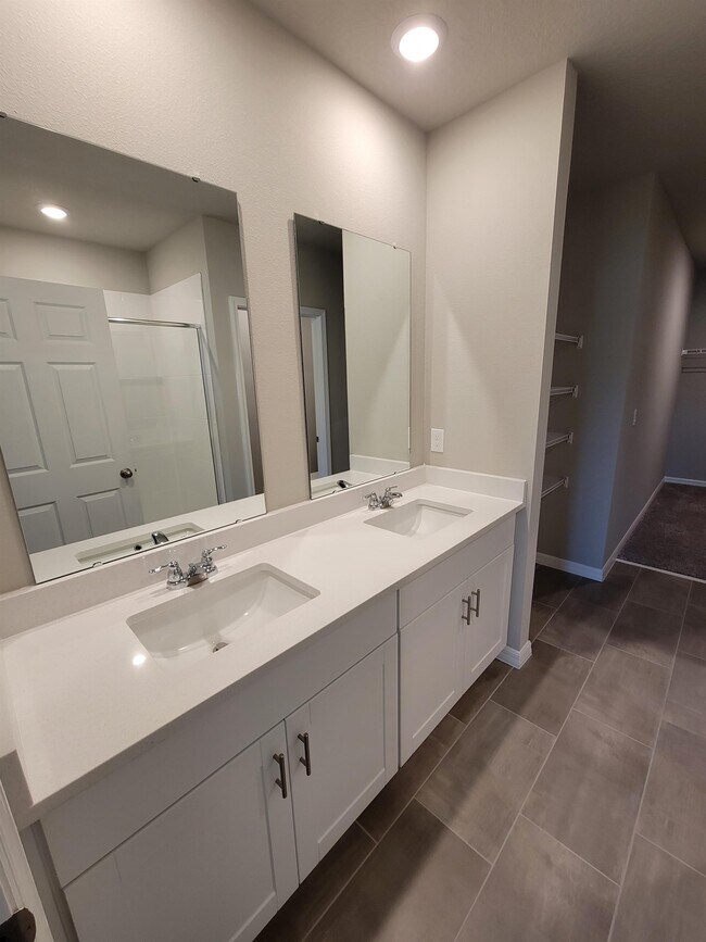 Building Photo - 5265 Sanders Oak Trl