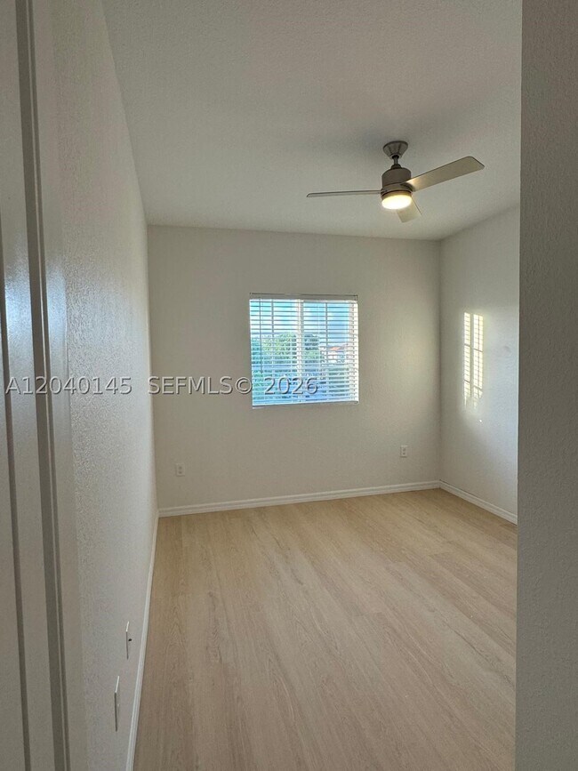 Building Photo - 3526 NW 29th Ct