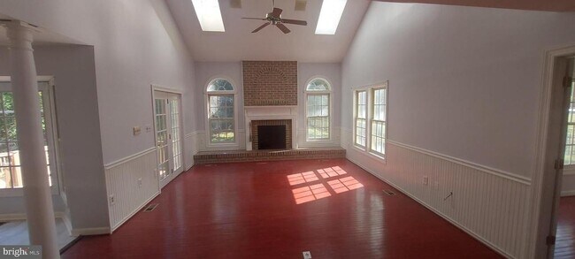 Building Photo - 6135 Fieldcrest Ct