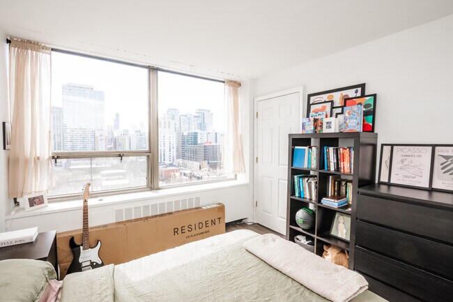 Building Photo - 1360 N Sandburg Terrace