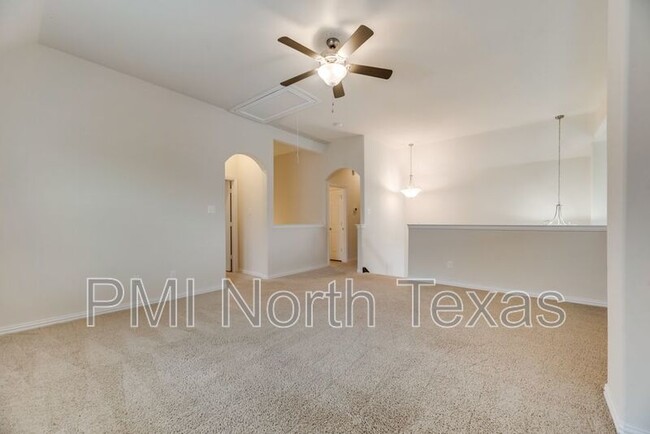 Building Photo - 415 San Marcos Dr