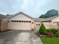Building Photo - West Knox 2 Bedroom 2 Bath condo