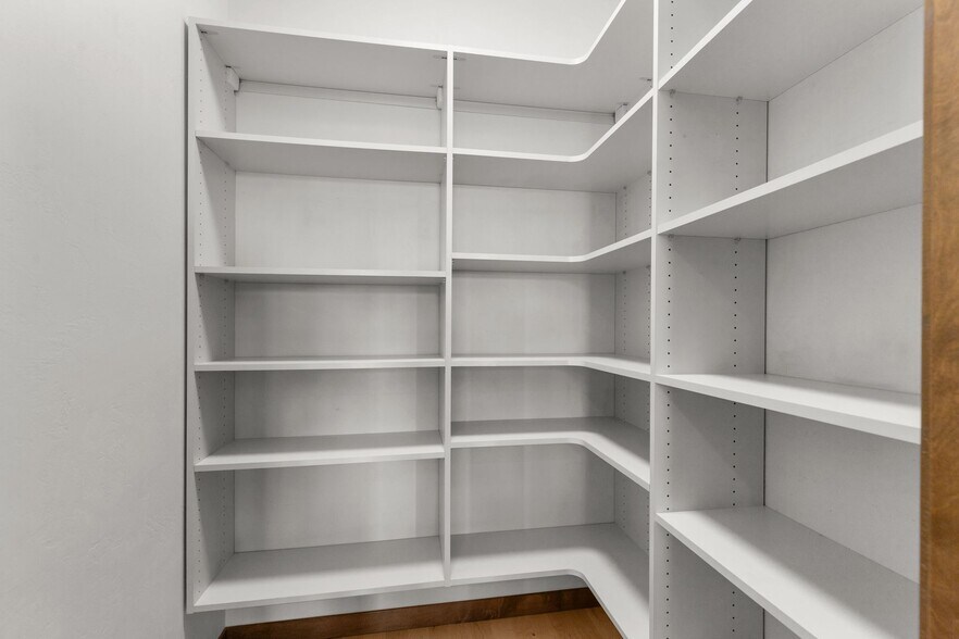 Building Photo - 1141 E Banta Ct