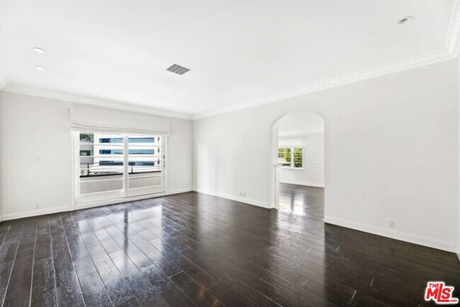 Building Photo - 9233 1/2 Doheny Rd