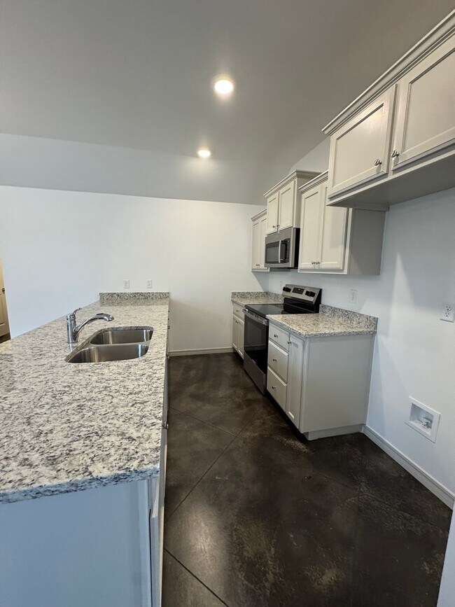 Building Photo - Located in the Glendale Area!!! New Build ...