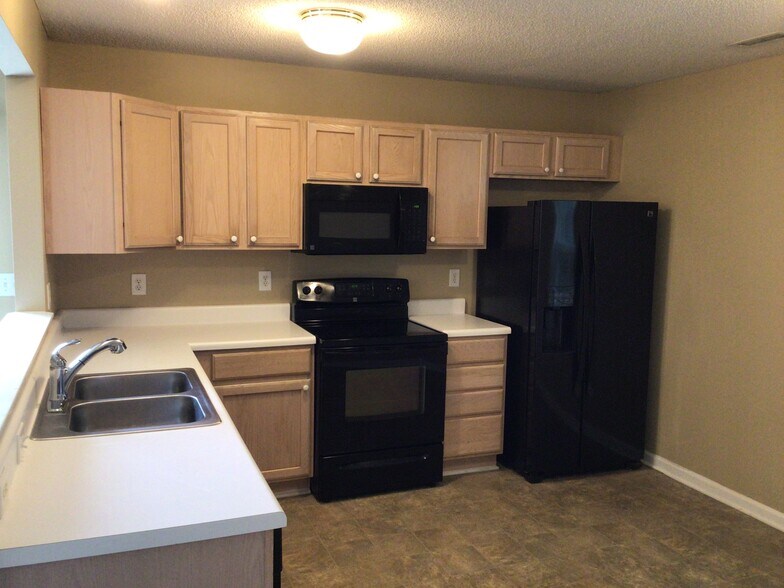 Building Photo - 4325 Standing Rock Way