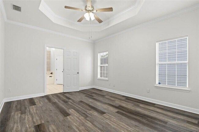 Building Photo - 1009 Pinemont Dr