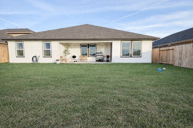 Building Photo - 8554 Tropical Breeze Wy