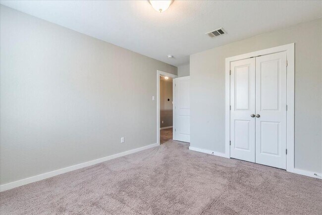 Building Photo - 109 Pine Island Ln