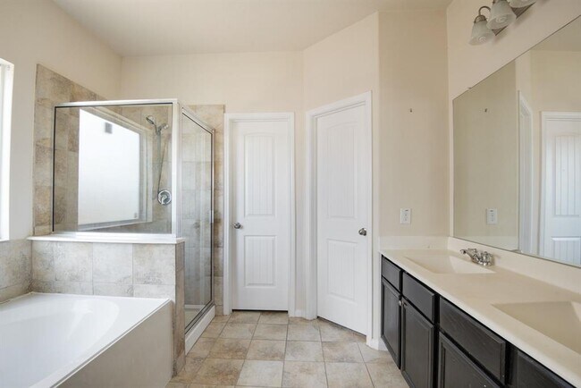 Building Photo - 24922 Clover Ranch Dr