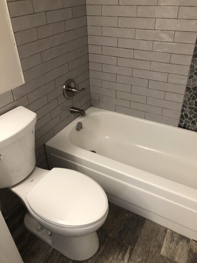 Building Photo - 2601 W Broadway Blvd