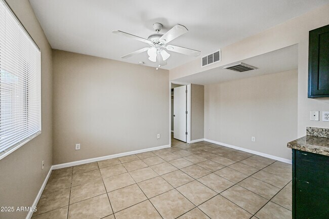 Building Photo - 3949 E Earll Dr