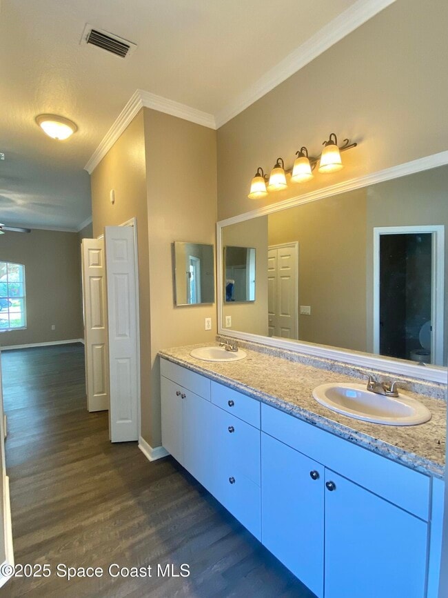 Building Photo - 765 Conestee Dr