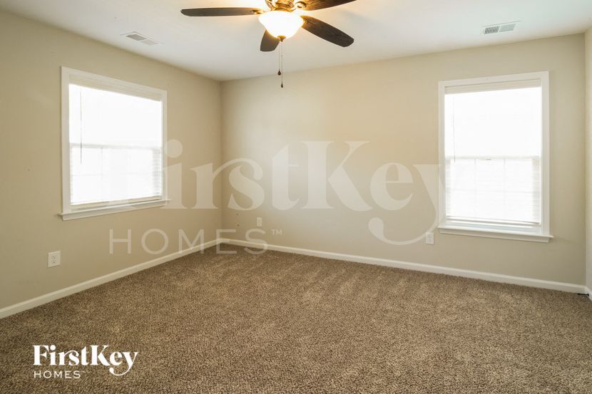 Building Photo - 614 Pendleton Dr