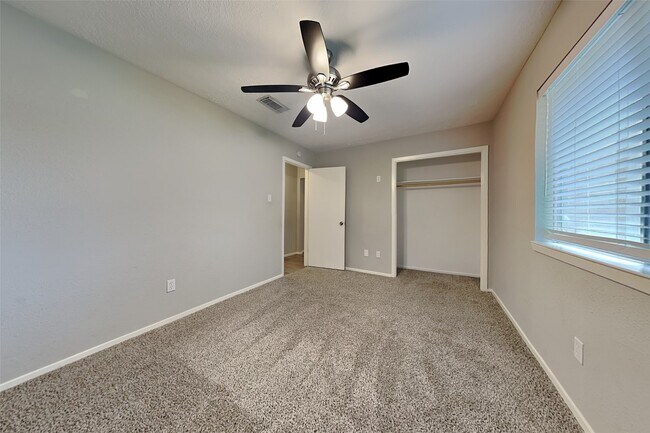 Building Photo - 10002 Peachridge Dr