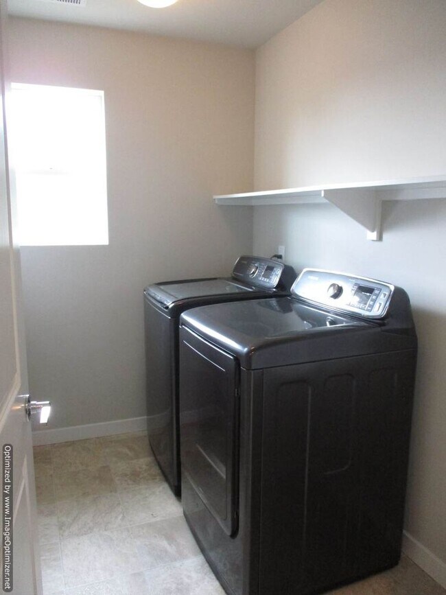 Building Photo - Spacious 4-Bedroom Home with Modern Comforts