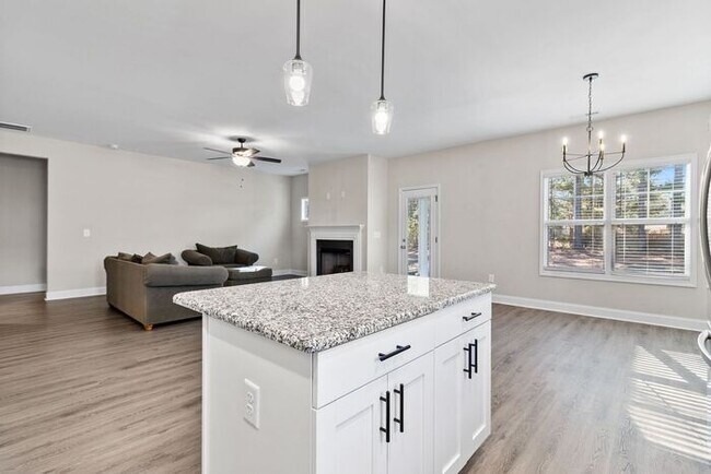 Building Photo - 3 Bedroom, 2.5 Bath Home with Bonus Room