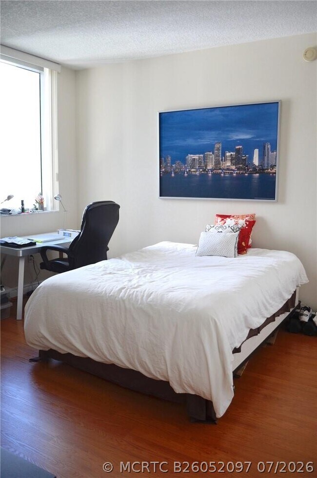 Building Photo - 1060 Brickell Ave
