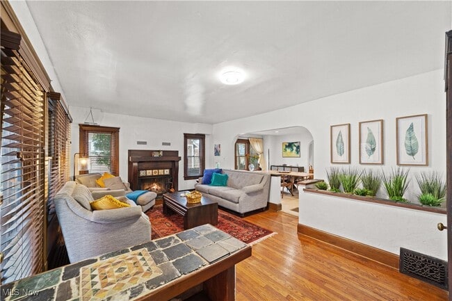 Building Photo - 19 4th