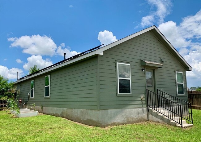 Building Photo - 13513 Banquete St