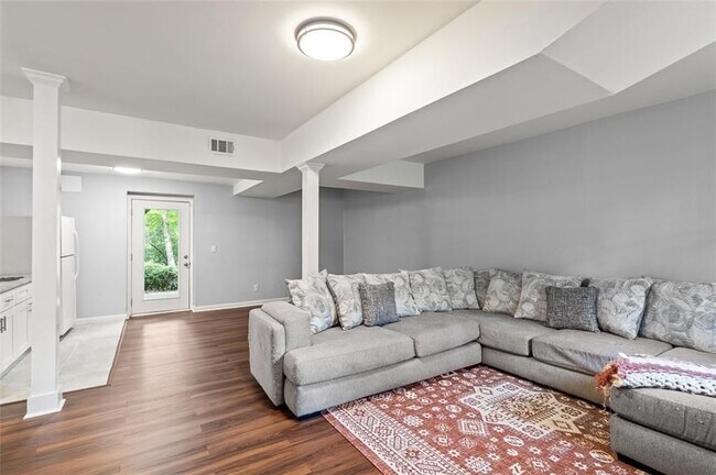 Building Photo - 3334 Romelie Dr
