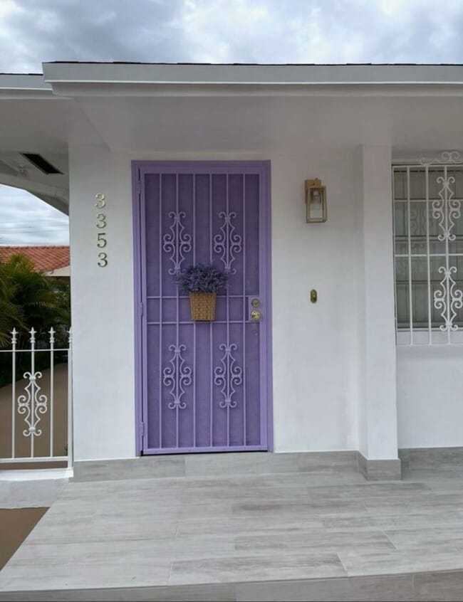 Building Photo - 3353 SW 26th St