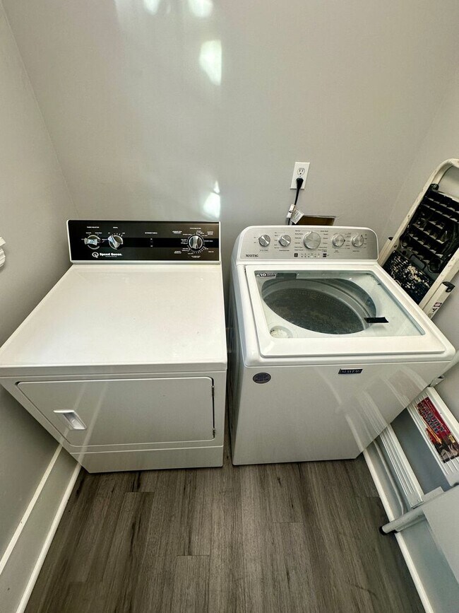 Building Photo - 217 Abercorn St