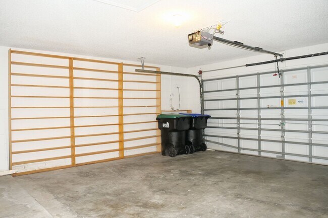 Building Photo - Beautiful, 3/2, single family, waterfront ...