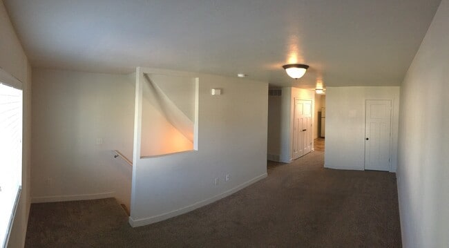 Building Photo - 3 Story Vineyard Townhome w 1 car attached...