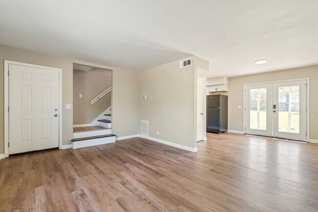Building Photo - Charming 3-Bedroom 1.5 Bath Oasis in Bellevue