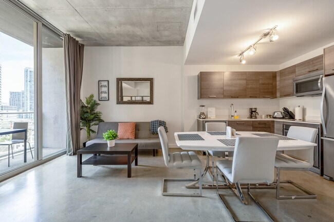 Building Photo - 165 SE 1st St