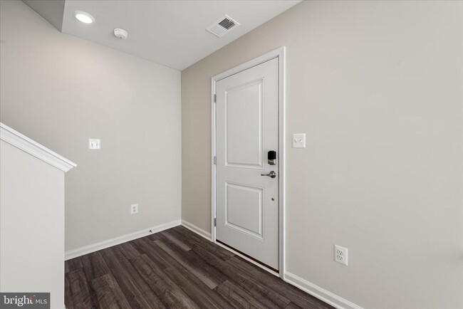 Building Photo - 403 18th Ave