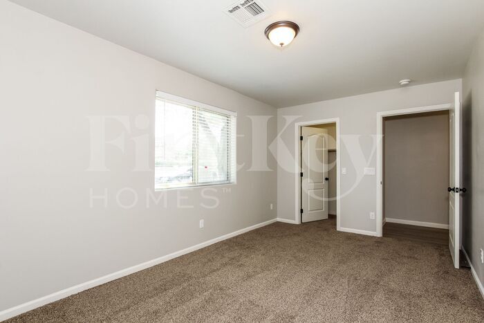 Building Photo - 2722 E Cactus Rd