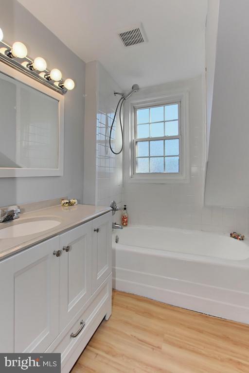 Building Photo - 2104 S Nelson St