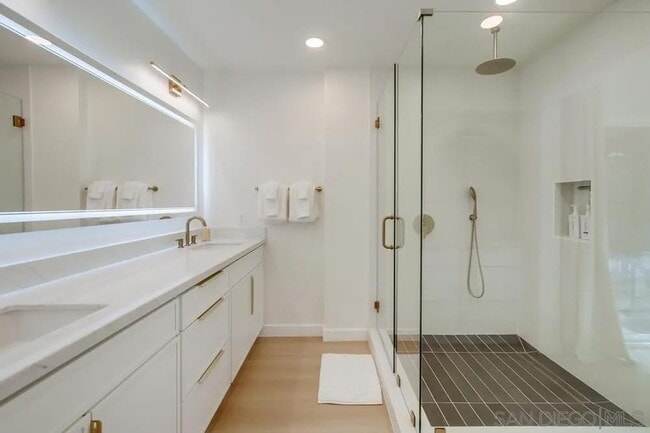 Building Photo - 8457 Paseo Del Ocaso