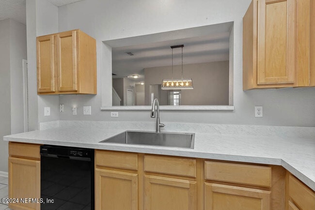Building Photo - 12423 Forest Lake Cir E