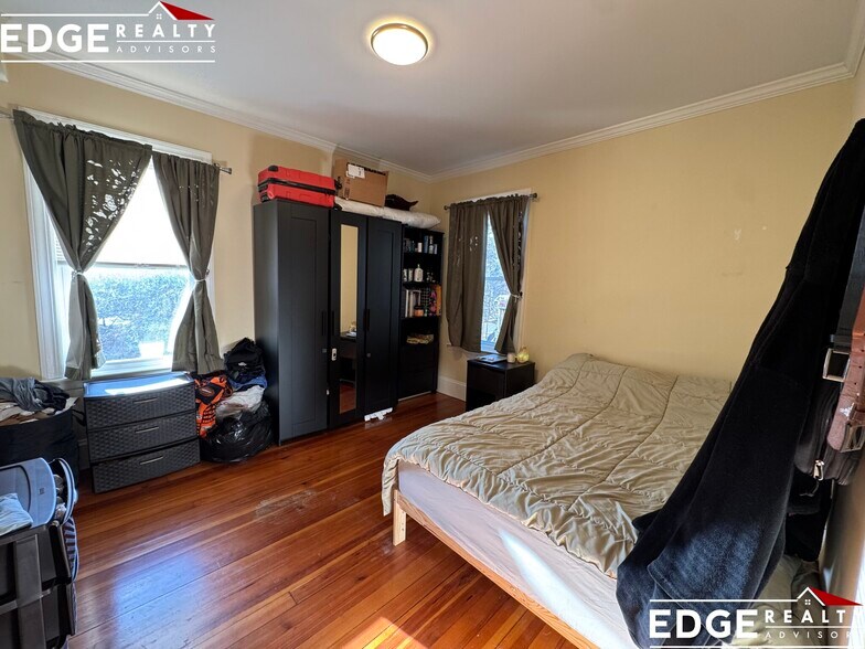 Building Photo - 128 Summer St