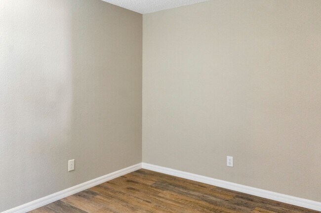 Building Photo - 1117 Peregrine St