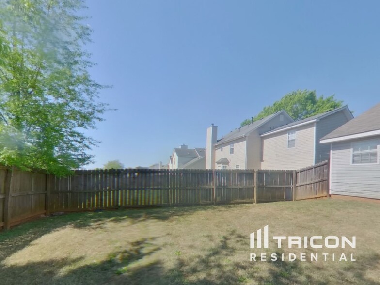 Building Photo - 40 Hazelhurst Dr