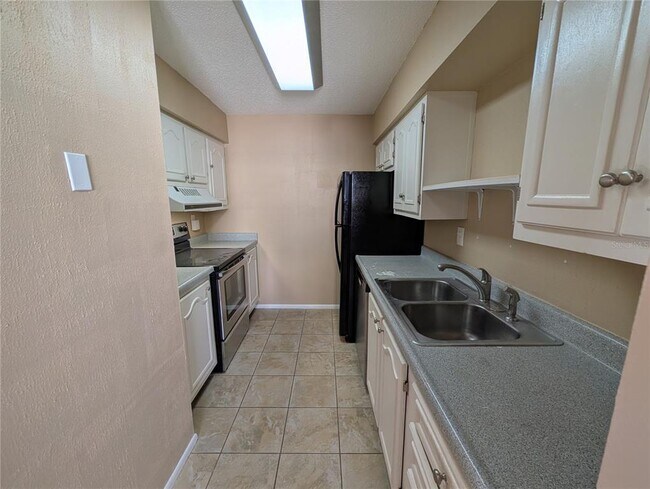 Building Photo - 522 Orange Dr