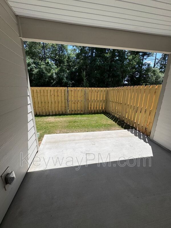 Building Photo - 3045 Venetian Dr