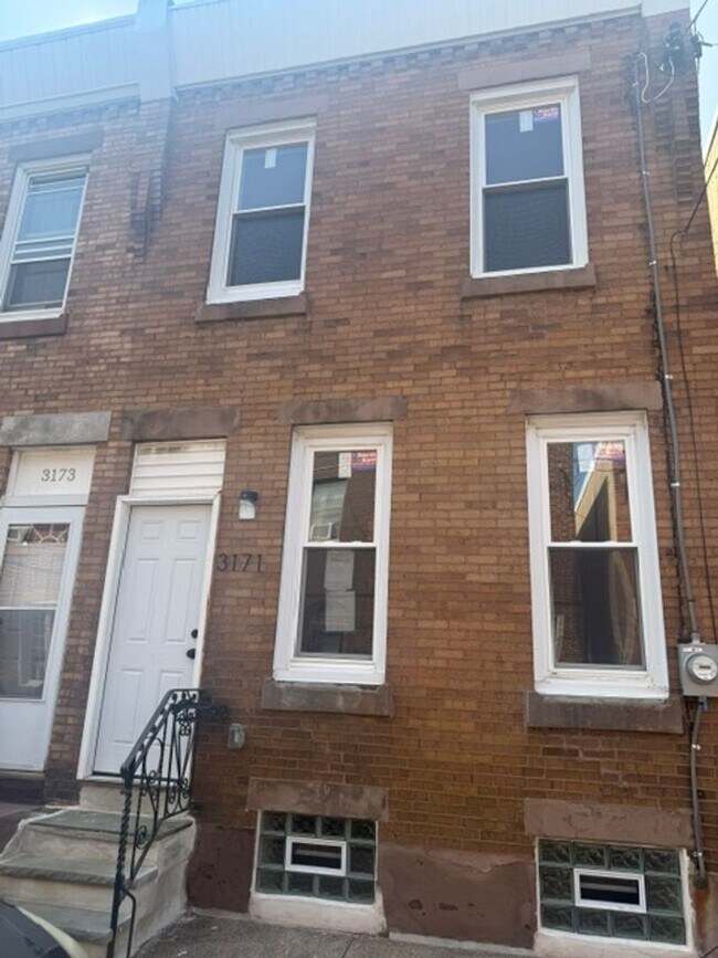 Building Photo - 3-Bedroom Port Richmond Home with Central Air and Expansive Backyard