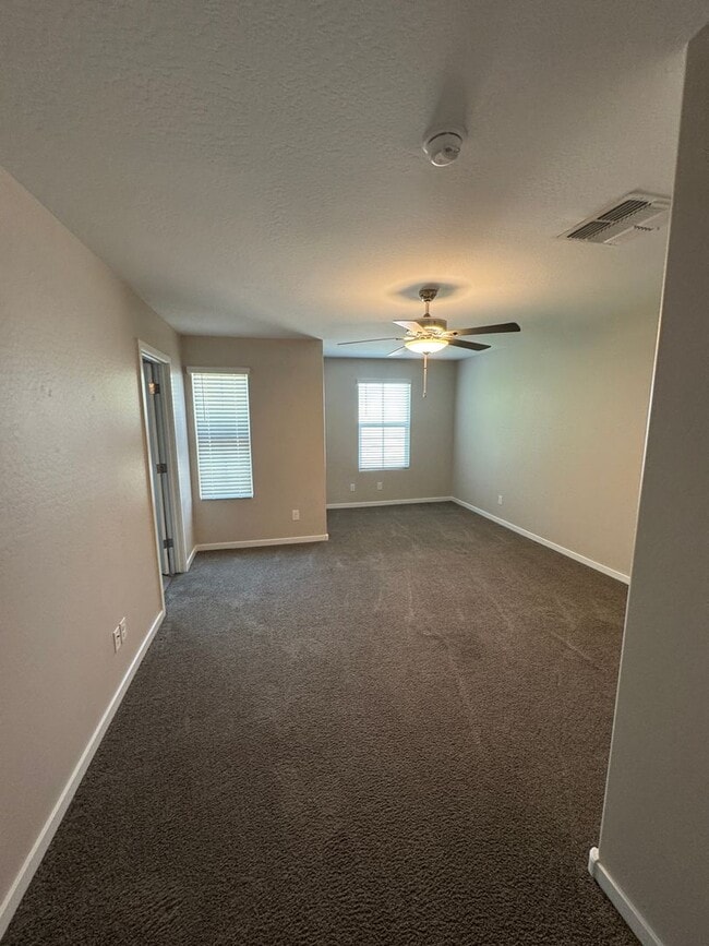 Building Photo - Unique opportunity! Rent a townhouse in a ...