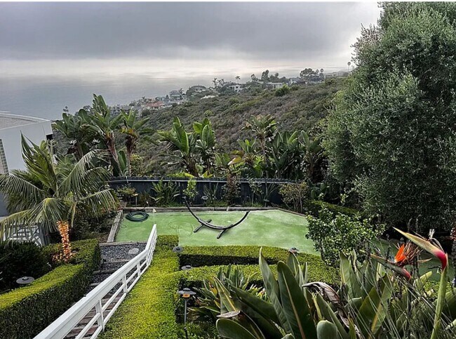 Building Photo - Azari PM-Juccuzi- half acre luxurious landscape-fully chic furniture -  massive lot , 18 fruit tr...