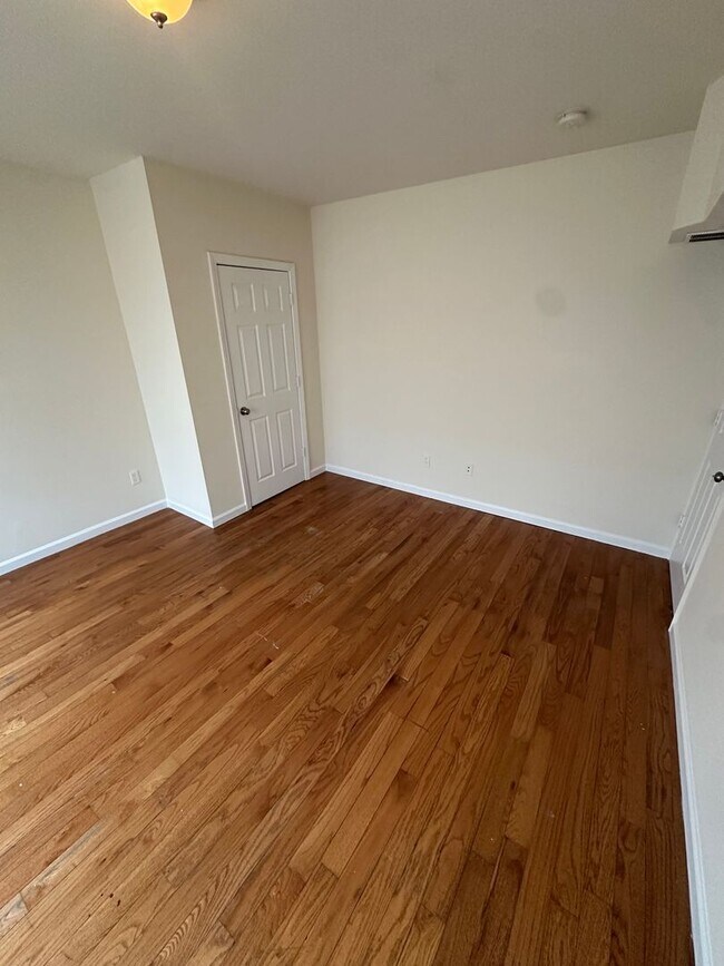 Building Photo - Spring St. 227-231