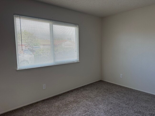 Building Photo - Excellent Florin Area 3bd/2bath home updat...