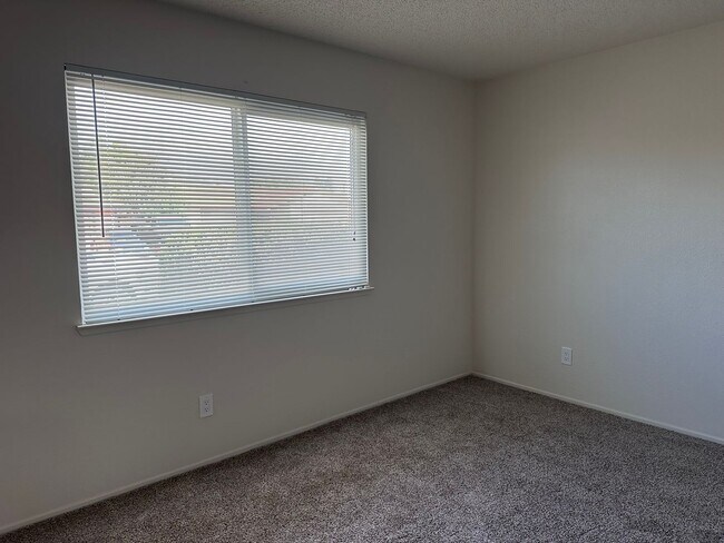 Building Photo - Excellent Florin Area 3bd/2bath home updated and nice!