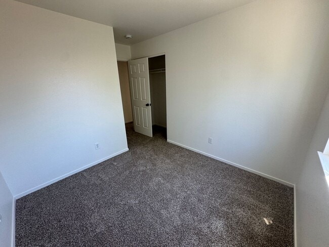 Building Photo - 5726 Dewberry Ct