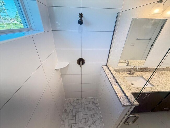 Building Photo - 2481 San Filippo Dr SE